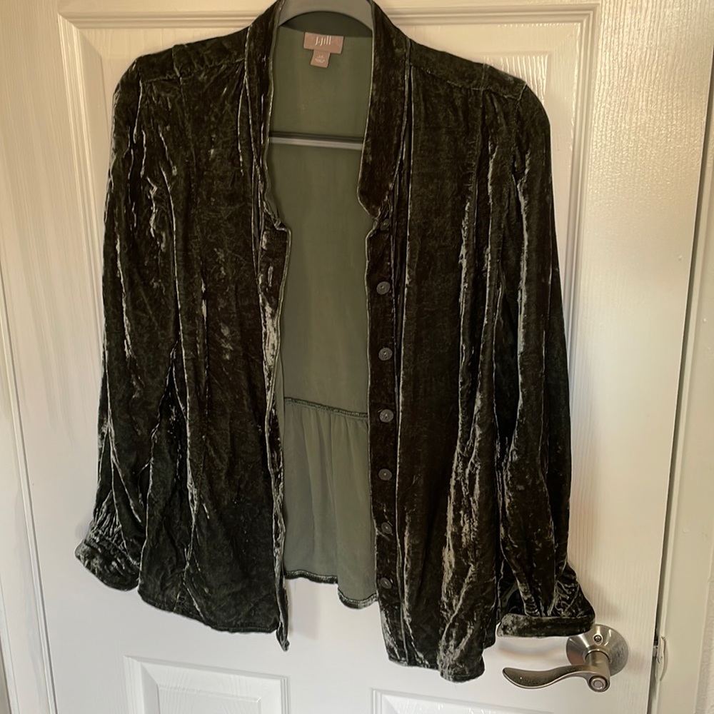 Velvet button down shirt. Never worn. Size large. Great condition.